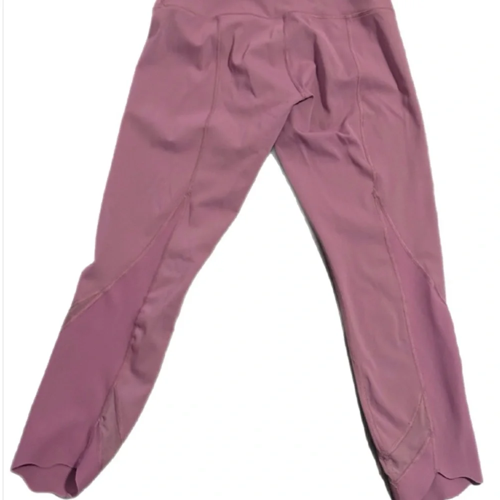 Women’s Lululemon light pink leggings-Sz M (no‎ size tag)